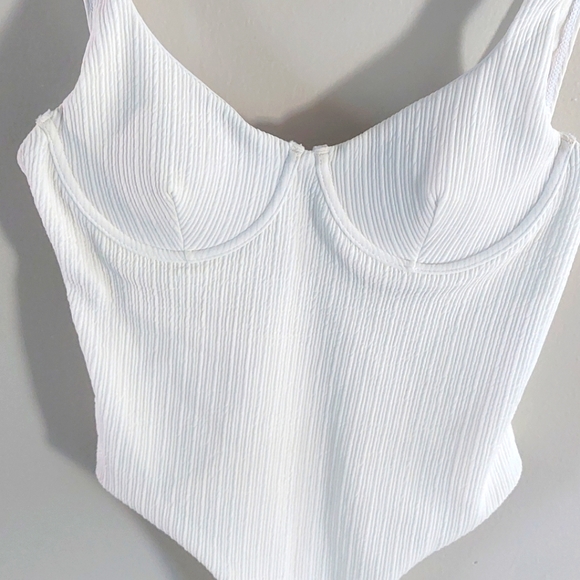 White one piece lined ribbed swim suit - Picture 4 of 7